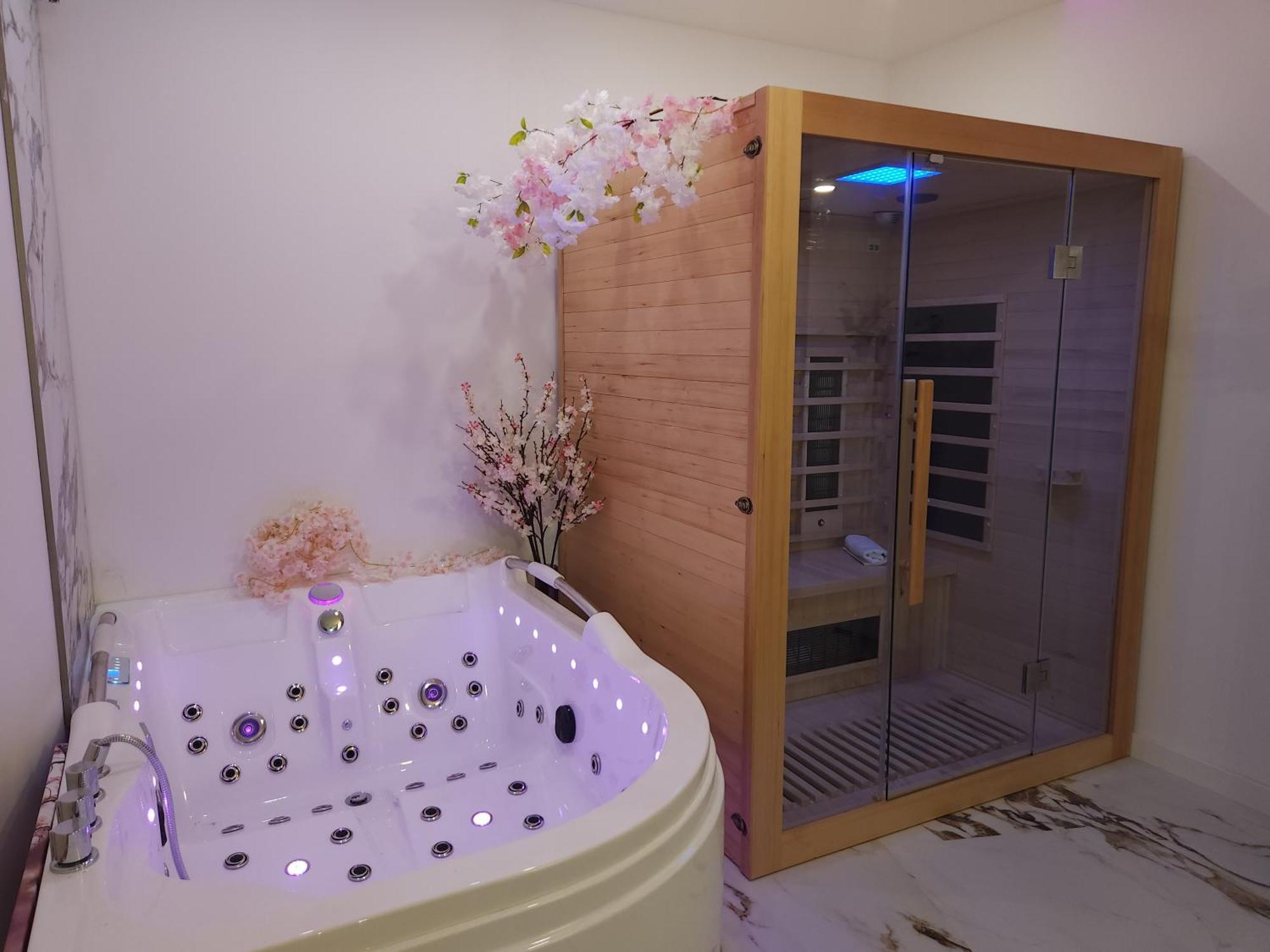 New In Gdansk! Red Room In The Heart Of Gdansk - Bdsm - With A Luxury Jacuzzi And Access To A Sauna Exterior photo